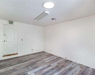 6340 Wilbur Avenue - Photo Thumbnail 8