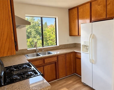 344 Vine Street - Photo Thumbnail 3