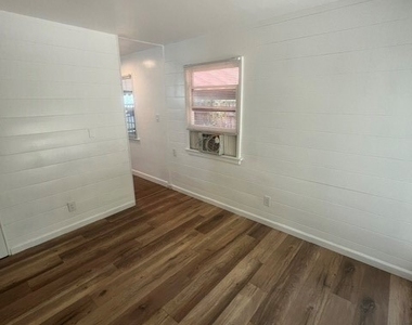 613 Reese Place - Photo Thumbnail 6