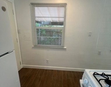 613 Reese Place - Photo Thumbnail 14