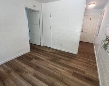 613 Reese Place - Photo Thumbnail 7