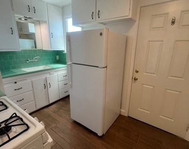 613 Reese Place - Photo Thumbnail 8
