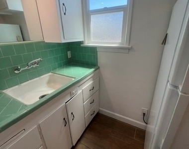 613 Reese Place - Photo Thumbnail 12