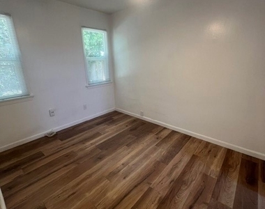 613 Reese Place - Photo Thumbnail 16