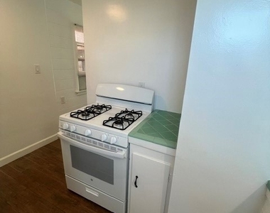 613 Reese Place - Photo Thumbnail 13