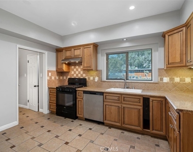 1141 Oakwood Drive - Photo Thumbnail 14
