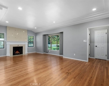 1141 Oakwood Drive - Photo Thumbnail 9