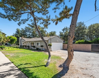 1141 Oakwood Drive - Photo Thumbnail 6