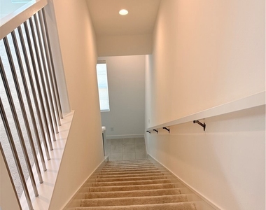 348 Plume Way - Photo Thumbnail 18