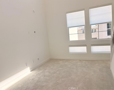 348 Plume Way - Photo Thumbnail 19