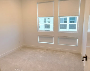 348 Plume Way - Photo Thumbnail 35