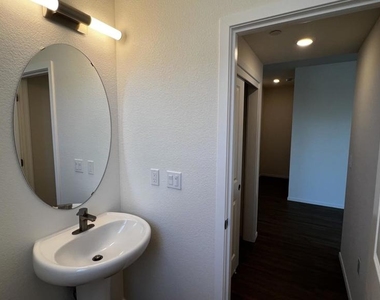 218 Church St - Photo Thumbnail 11