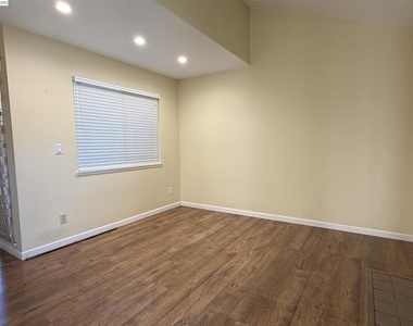 3934 Scamman Ct - Photo Thumbnail 11