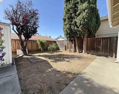 3934 Scamman Ct - Photo Thumbnail 23