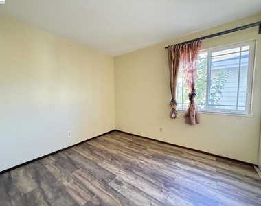 3934 Scamman Ct - Photo Thumbnail 14