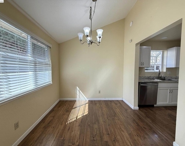 3934 Scamman Ct - Photo Thumbnail 4