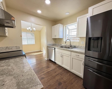 3934 Scamman Ct - Photo Thumbnail 5