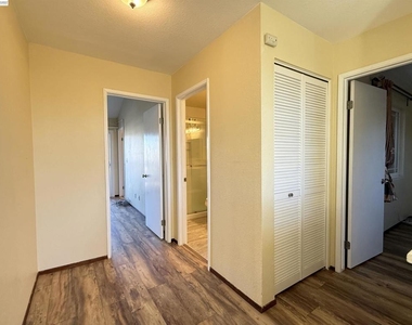 3934 Scamman Ct - Photo Thumbnail 13