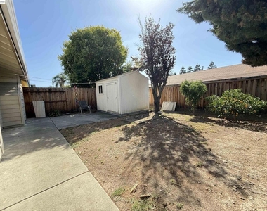 3934 Scamman Ct - Photo Thumbnail 24