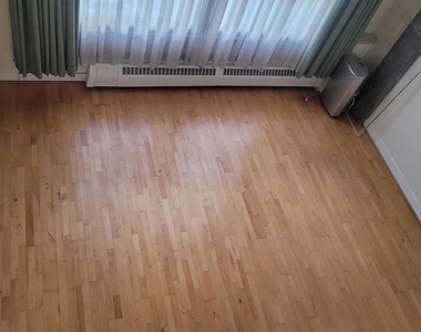 311 Oak St - Photo Thumbnail 2