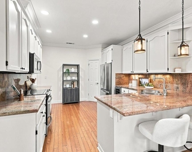 210 Wood Valley Pl - Photo Thumbnail 7