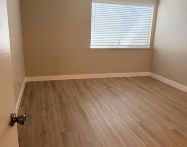 5015 Valley Crest Dr - Photo Thumbnail 14