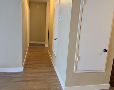 5015 Valley Crest Dr - Photo Thumbnail 10