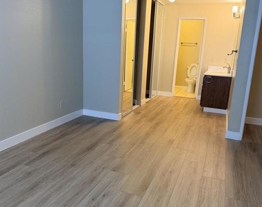 5015 Valley Crest Dr - Photo Thumbnail 13