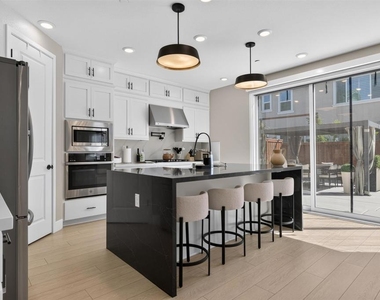 2400 Azure Pl - Photo Thumbnail 9