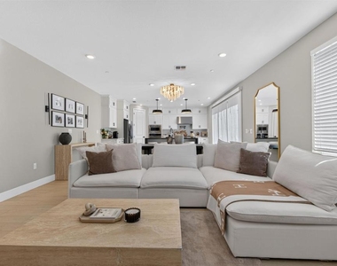 2400 Azure Pl - Photo Thumbnail 11