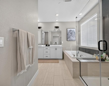 2400 Azure Pl - Photo Thumbnail 24