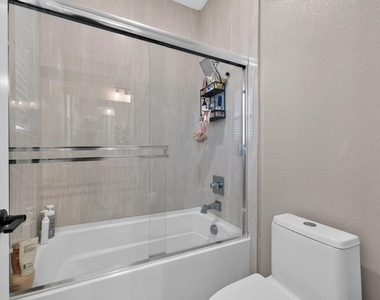 2400 Azure Pl - Photo Thumbnail 19