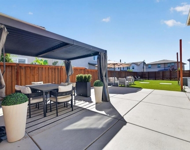 2400 Azure Pl - Photo Thumbnail 13