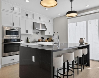 2400 Azure Pl - Photo Thumbnail 5