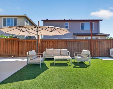 2400 Azure Pl - Photo Thumbnail 14