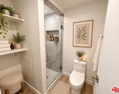 1833 Fairburn Avenue - Photo Thumbnail 18