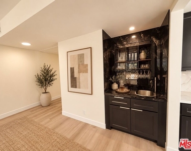 1833 Fairburn Avenue - Photo Thumbnail 4