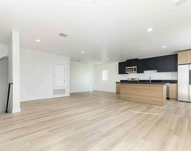 2101 S Burnside Avenue - Photo Thumbnail 2