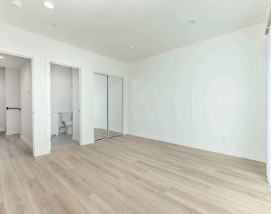 2101 S Burnside Avenue - Photo Thumbnail 13