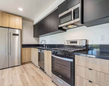 2101 S Burnside Avenue - Photo Thumbnail 4