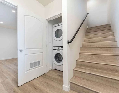 2101 S Burnside Avenue - Photo Thumbnail 6