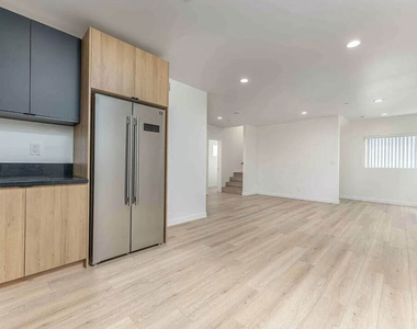 2101 S Burnside Avenue - Photo Thumbnail 5