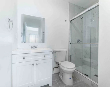 2101 S Burnside Avenue - Photo Thumbnail 8