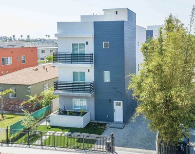 2101 S Burnside Avenue - Photo Thumbnail 25