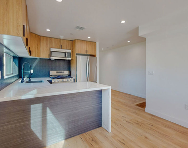 14423 Califa Street - Photo Thumbnail 4
