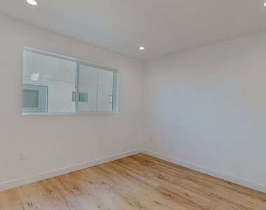 14423 Califa Street - Photo Thumbnail 28