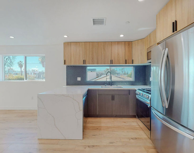 14423 Califa Street - Photo Thumbnail 5