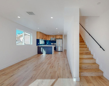 14423 Califa Street - Photo Thumbnail 9