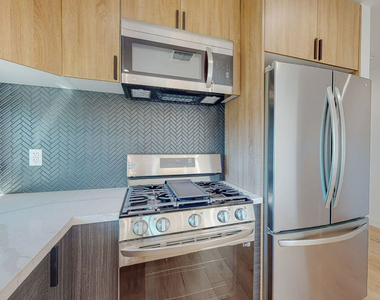 14423 Califa Street - Photo Thumbnail 3