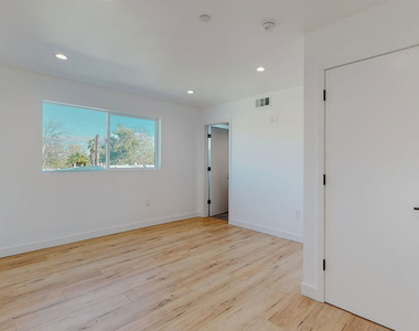 14423 Califa Street - Photo Thumbnail 24